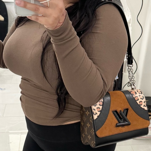 Louis Vuitton Monogram Twist MM Leopard Print - Picture 13 of 13